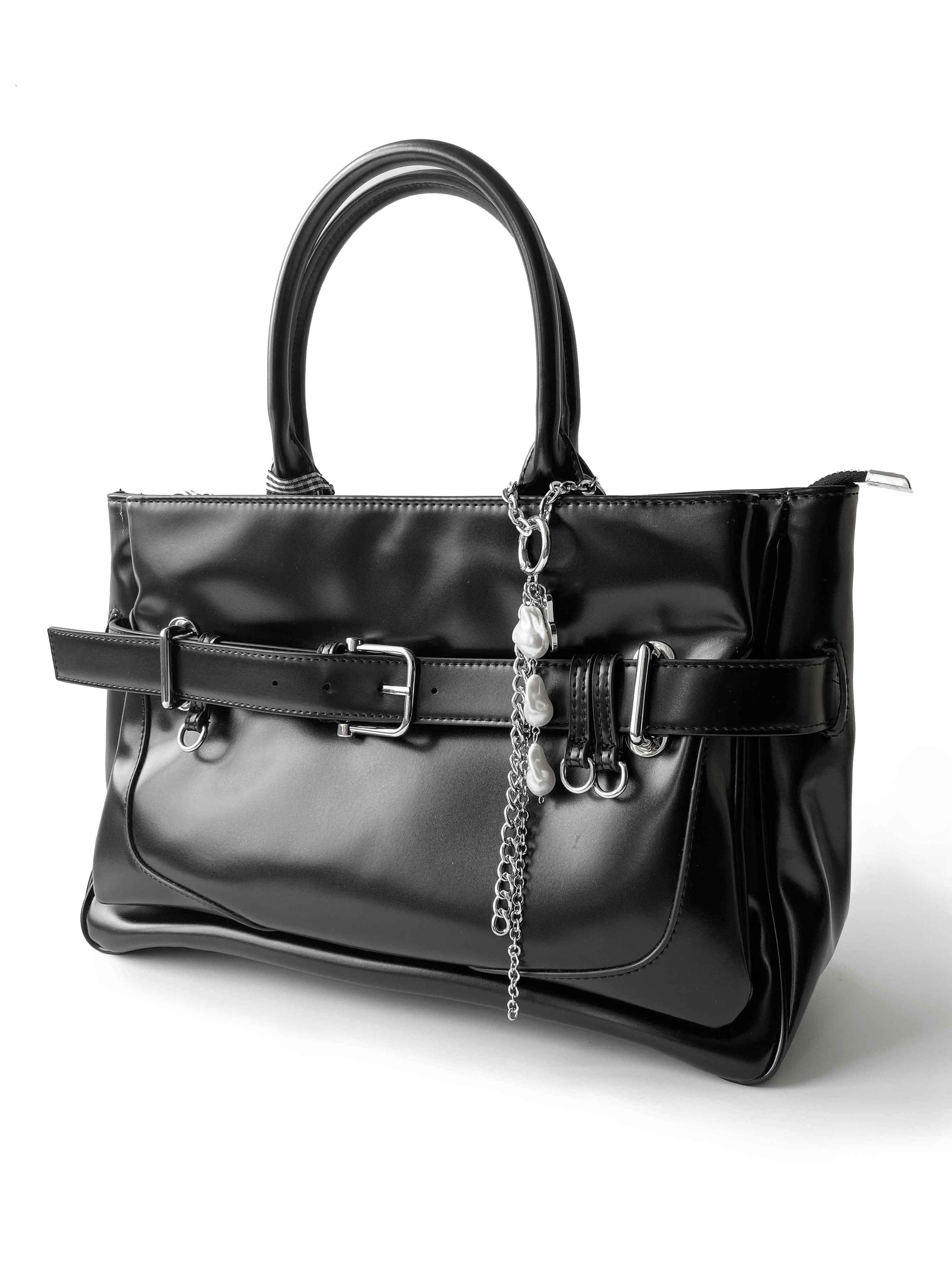 Black Smooth Leather Handbag with Detachable Pearl Chain Accent, Elegant and Classic.