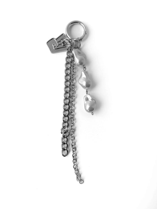 Silver Multi-layer Chain Keychain with Faux Pearl Decoration, Minimalist and Stylish Accessory.