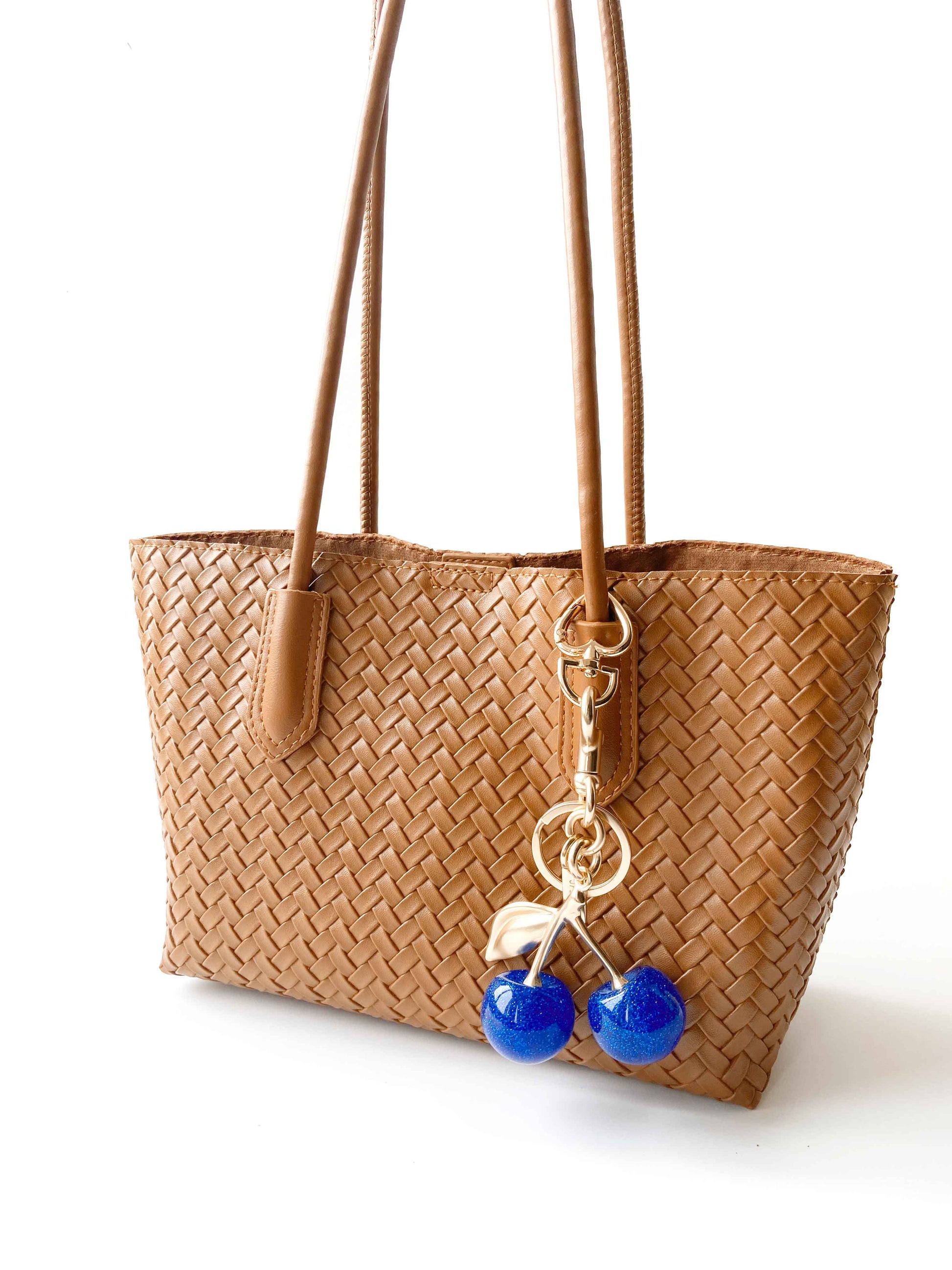 Versatile Bag Charm, Easily Adds a Highlight to Your Bag.